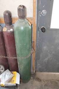 lot 700 image: Compressed Oxygen Tank