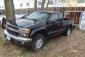 lot 606 image: 2004 Chevrolet Silverado Z71 4x4 4-Door Extended Cab Pickup Truck