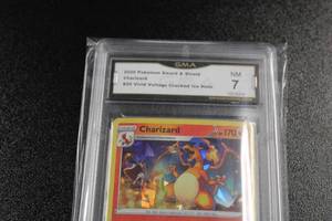 2020 Pokemon Sword & Shield Vivid Voltage Cracked Ice Holo Charizard 025185 GMA 7