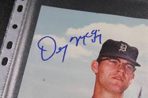 Denny McLain 8x10 Photo In Person Autograph