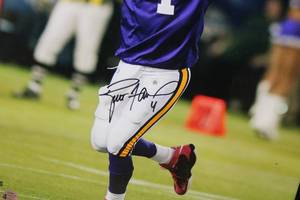 Brett Favre Framed 20x16 Photo In Person In Autograph