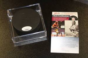 Chris Osgood Hockey Puck Autograph JSA COA #UU66350