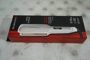 NEW Remington Shine Therapy 2 Flat Iron