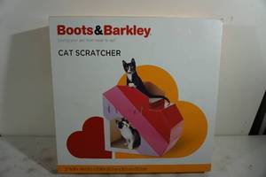 NEW Boots and Barkley Cat Scratcher