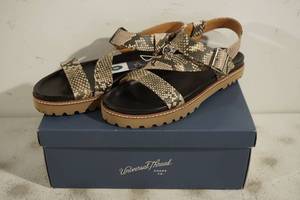 NEW Universal Thread Annika Sandals - Size 9