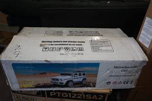 Mercedes G63 12V Ride On Toy - MISSING 2 WHEELS
