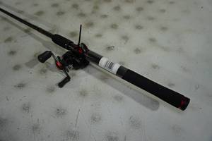 NEW Shakespeare Baitcasting Reel with Broken Rod