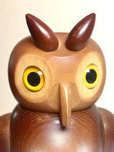 lot 84 image: Christian Ulbricht Owl Figurine Nutcracker - 2005 Tourbird Nutcracker
