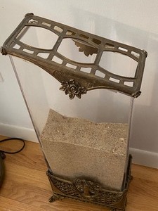 lot 11 image: Fun Decorative Floor Floral Vase