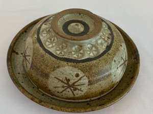 lot 16 image: Covered Pottery Dish by Martha Cutkomp
