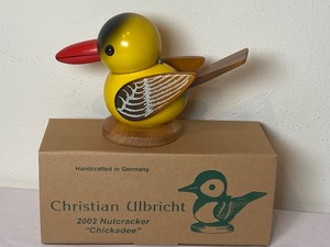 lot 85 image: Christian Ulbricht 2003 Goldfinch Nutcracker Figurine from the Tourbird Collection