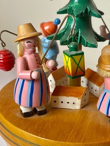lot 102 image: Adorable Wooden German Musical Wind Up