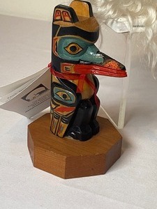 lot 110 image: Collectible Ethnic Figurines