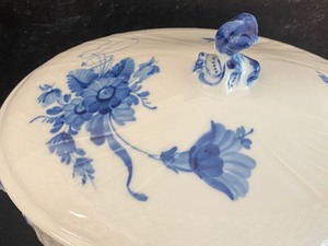lot 50 image: Royal Copenhagen Blue Flower Soup Tureen