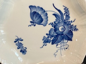 lot 36 image: Three Royal Copenhagen Blue Flower Hexagonal Cake Dishes (1527)