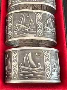 lot 27 image: Set of 12 Norwegian Napkin Rings