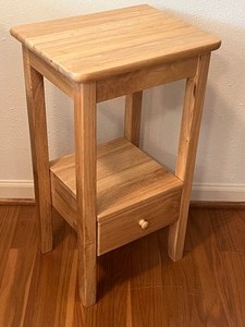 lot 141 image: Small Accent Table