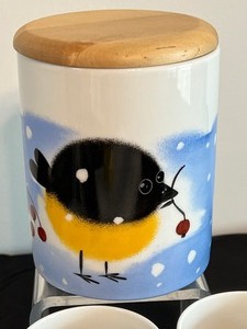 lot 24 image: Estonia Snow Bird Canister and Four Small Decorative Planters