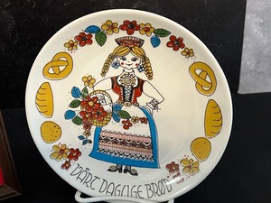 lot 62 image: Fun Danish and Norwegian Decor Items