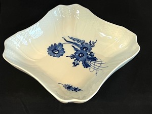 lot 67 image: Royal Copenhagen Blue Flower Vegetable Bowl (1522)