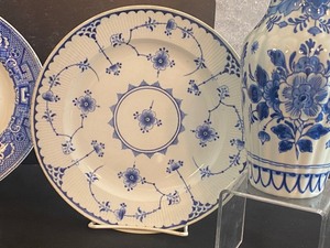 lot 177 image: Lovely Array of Vintage Blue Dishes
