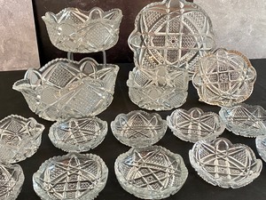lot 180 image: Variety of Lovely Vintage Pressed Glassware