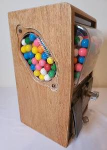 lot 128 image: Working Gumball Machine