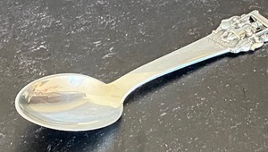 lot 263 image: Hans Christian Andersen Fairy Tale Spoon The Emperors New Suit