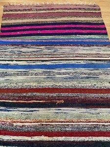 lot 214 image: Beautifully Woven Colorful Rug