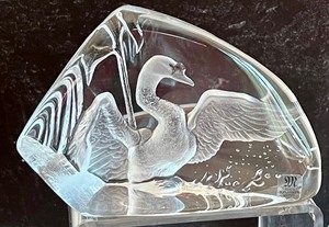 lot 242 image: Mats Jonasson Crystal Swan Figurine and Acrylic Pelican Figurine by Frank R. Albrecht