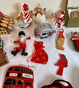 lot 316 image: Holiday Ornaments