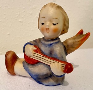 lot 322 image: West German Porcelain Cherub Candle Holders