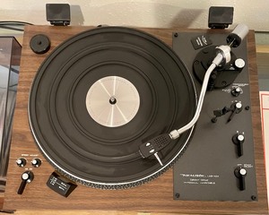 lot 329 image: Realistic Direct-Drive Turntable