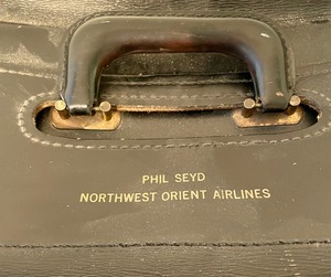 lot 351 image: Vintage Northwest Airlines Pilot Bag