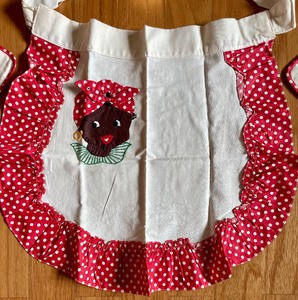 lot 363 image: Vintage Apron and Hot Pads