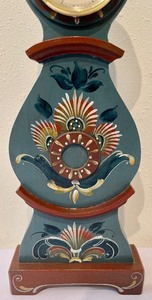 lot 367 image: Charming Rosemaling Battery Operated Clock by K. Jenson