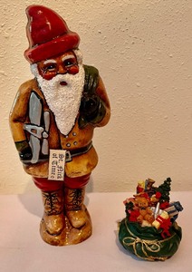 lot 385 image: Holiday Decor Grouping