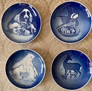 lot 428 image: Bing & Grondahl Mothers Day Collectors Plates from 1969-1979