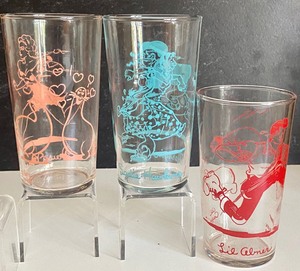 lot 374 image: Vintage Collection of AL Capp Tumblers