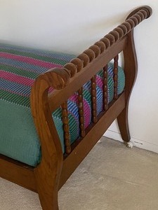 lot 381 image: Lovely Vintage Jenny Lind Day Bed