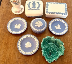 lot 438 image: Variety of Vintage Wedgewood Collectibles