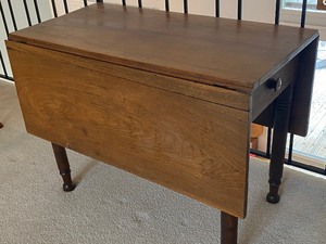 lot 437 image: Lovely Vintage Drop Leaf Table