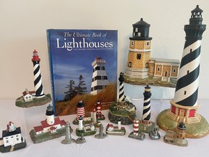 lot 161 image: Fun Lighthouse Themed Decor Items