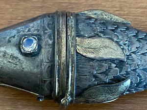 lot 270 image: Antique Victorian Silver Fish Snuff or Pill Box