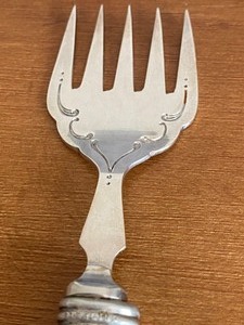 lot 279 image: Vintage Sterling Five Pronged Sardine Fork
