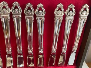 lot 293 image: Vintage Flatware - Reed and Barton Emperor Pattern