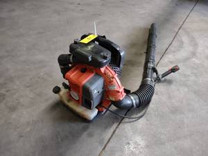 lot 13 image: Husqvarna Model 380BTS Backpack Blo...