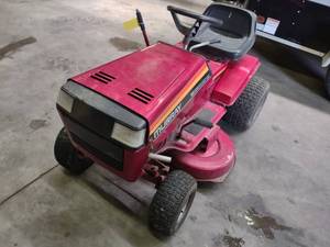 lot 10 image: Murray 38 Lawn Tractor, 12 hp, Unk...