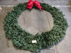 lot 26 image: Christmas Wreath, 88...