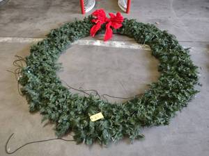 lot 27 image: Christmas Wreath, 88...